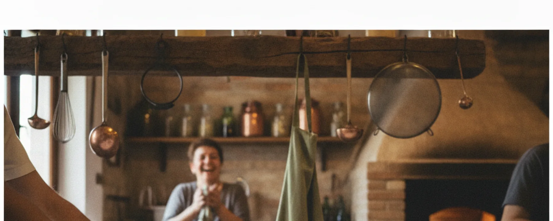 Küche mit frischem Teig und Handwerk